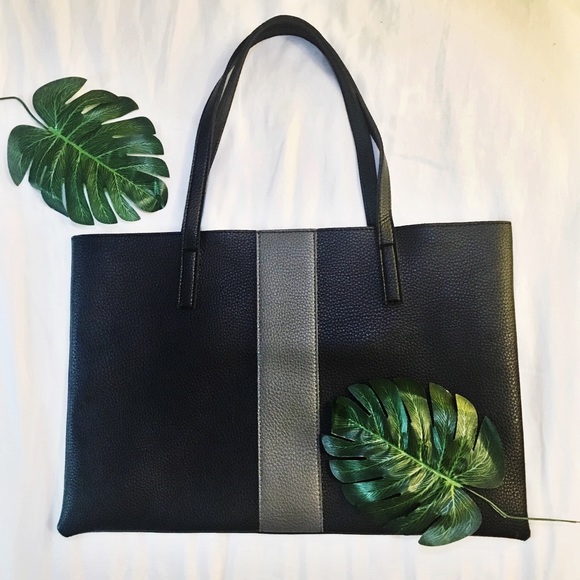Vince Camuto Handbags - Vince Camuto tote vegan leather black